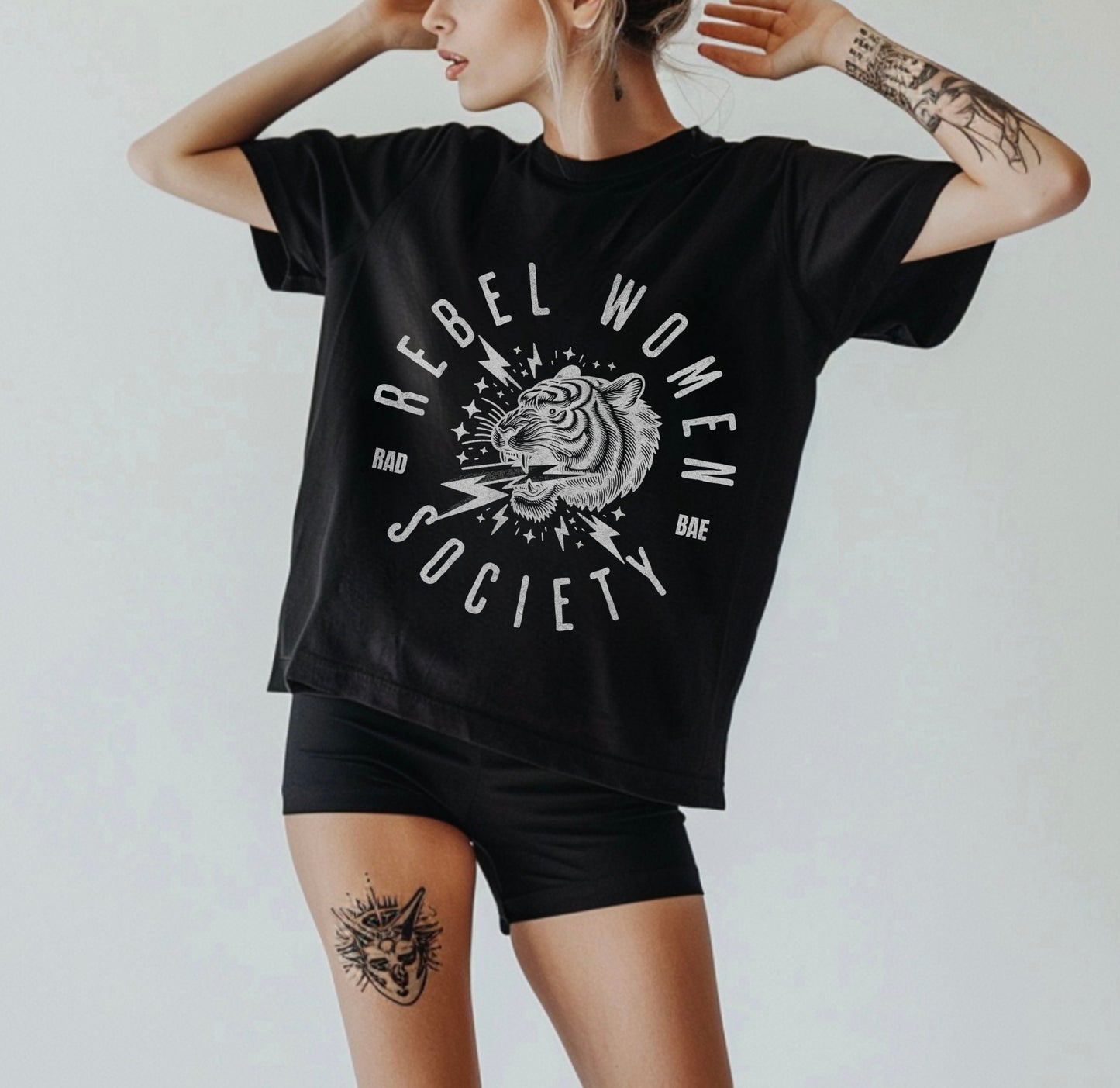 REBEL WOMEN SOCIETY GRAPHIC TEE
