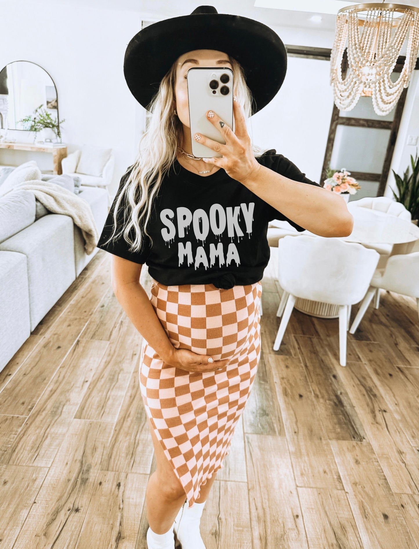 SPOOKY MOM HALLOWEEN GRAPHIC TEE