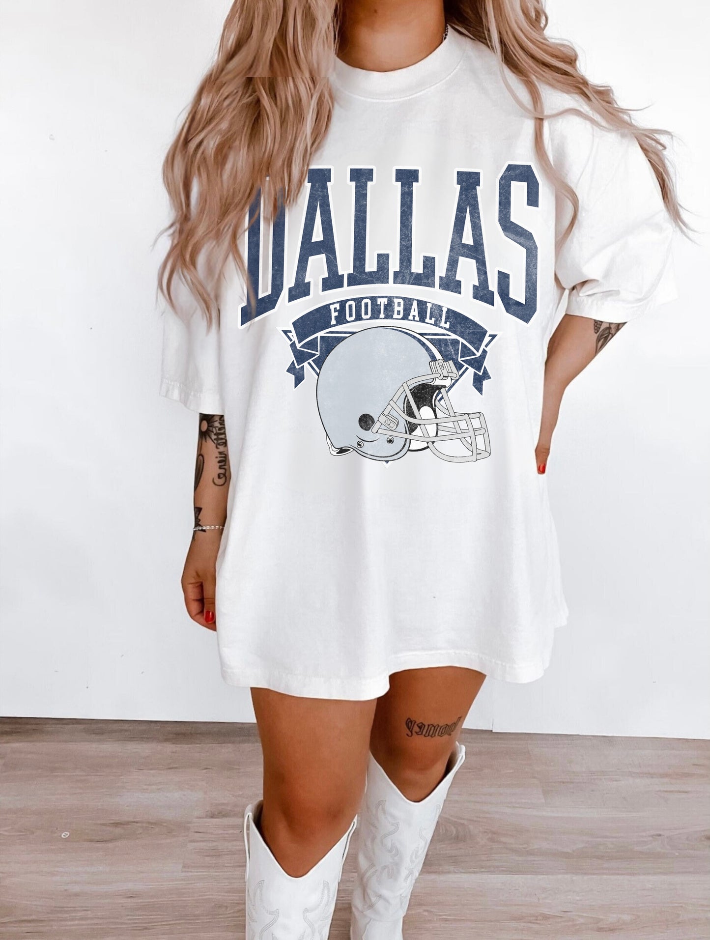 DISTRESSED DALLAS FOOTBALL GRAPHIC TEE